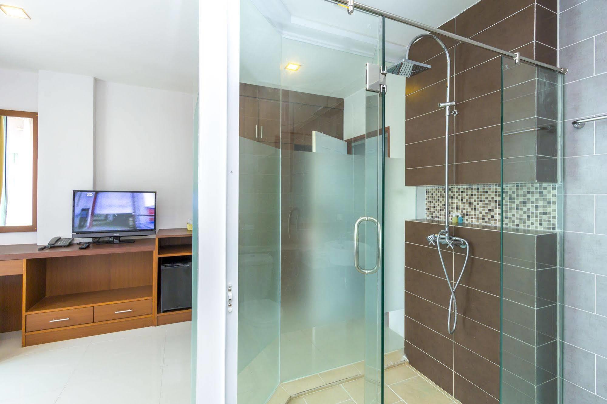 Phuket Baan Lukkan Patong Resort מראה חיצוני תמונה