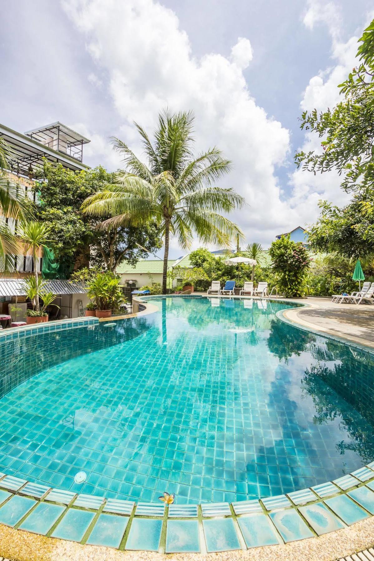 Phuket Baan Lukkan Patong Resort מראה חיצוני תמונה